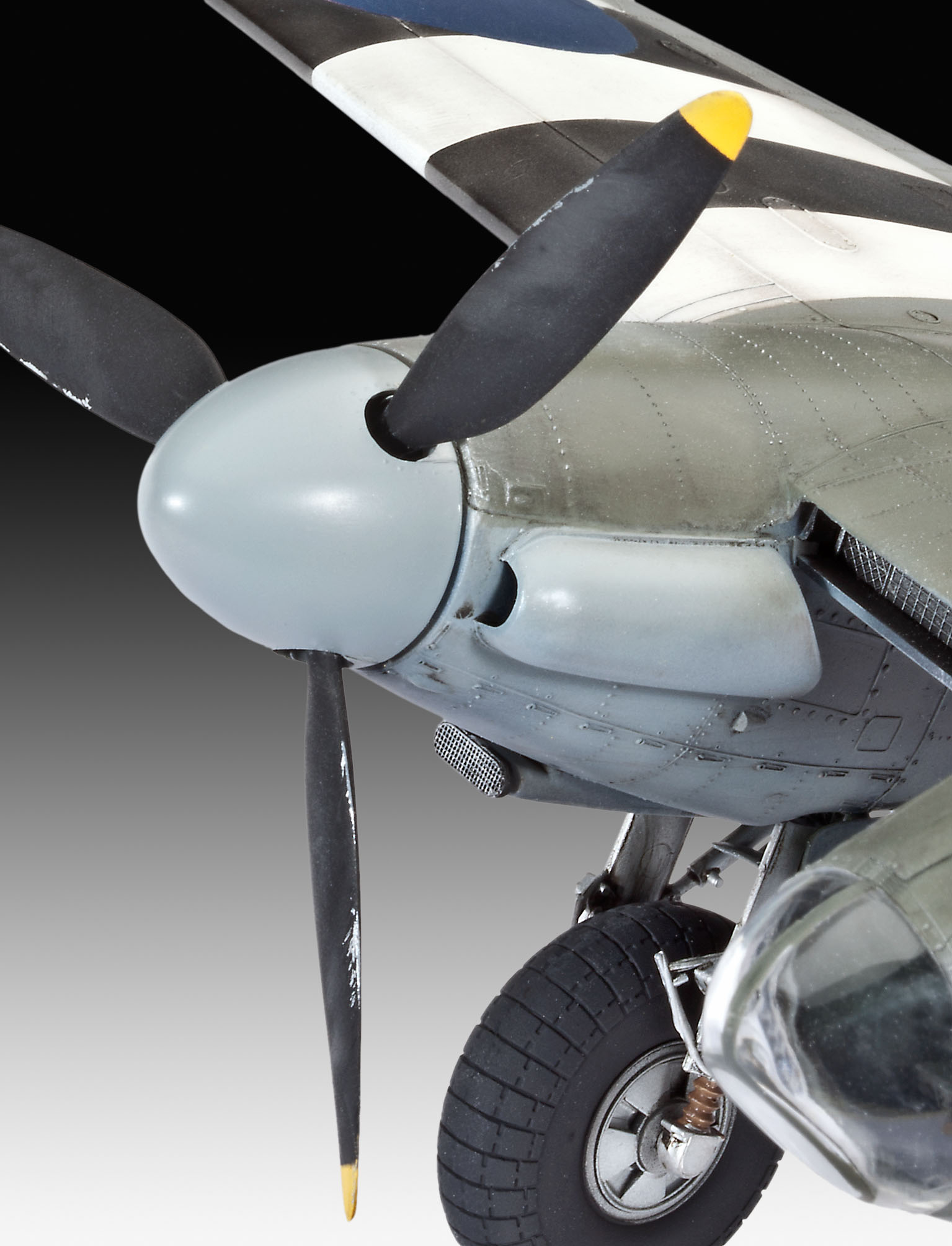 Revell 04758 De Havilland Mosquito Mk.IV Modellbausatz Maschine, Propeller, Rad, Flugzeug, Fahrzeug