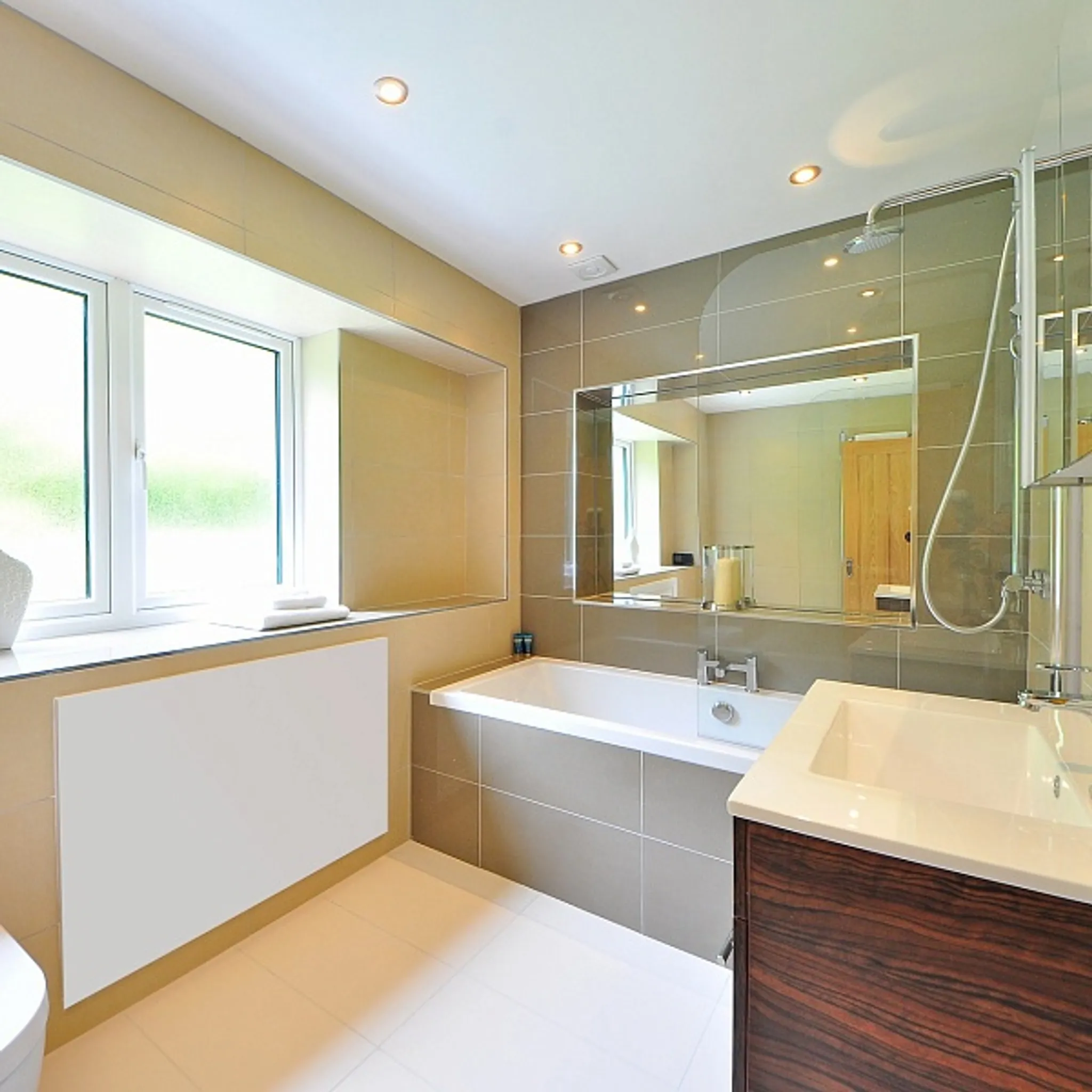 VIESTA® H900 Infrarotheizung Wandheizung 900 W – Infrarot Heizpaneel für Wandmontage, Weiß