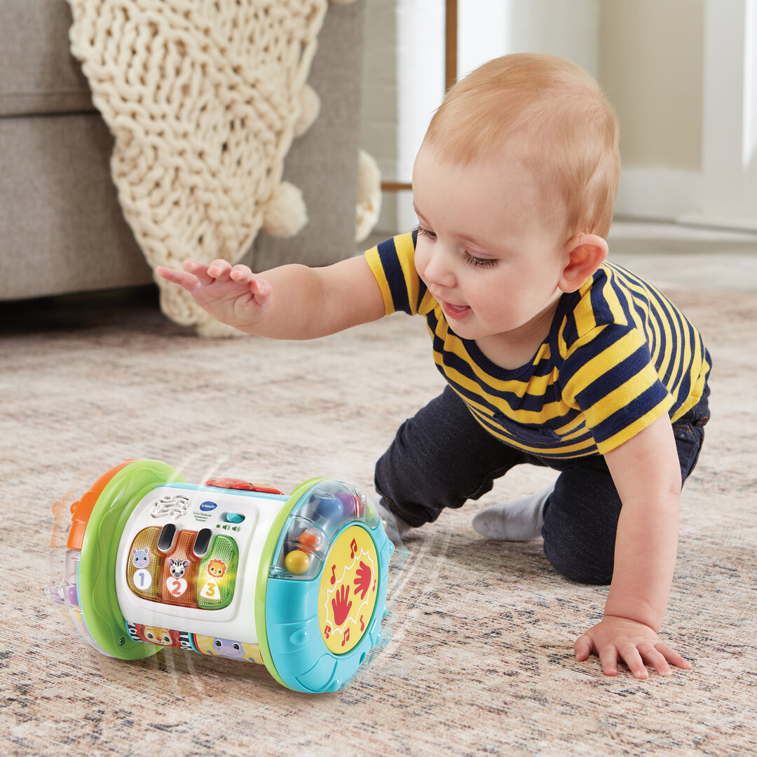 VTech 3-in-1 Rollende Entdecker-Trommel musikalischer Motorik-Spaß ab 9 Monaten VTech 3-in-1 Rollende Entdecker-Trommel in buntem Kunststoff  13,8×18,8 cm, Rollen, Trommeln, 5 Entdeckerseiten mit Leucht-Klavier, Musik 7 Lieder, 18 Melodien, Bewegungssensor, kindersicher, ab 9 Monaten, Person, Krabbeln