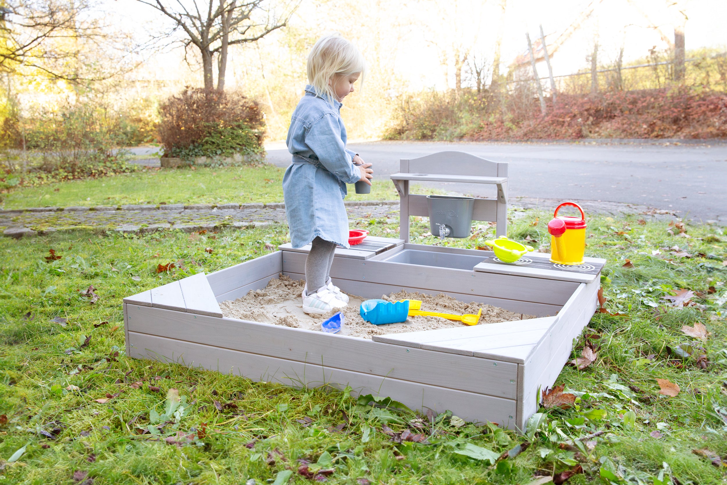 Roba 456061GAZU Sandkasten mit Matschküche + Plane grau – Outdoor + - Produktbild 12