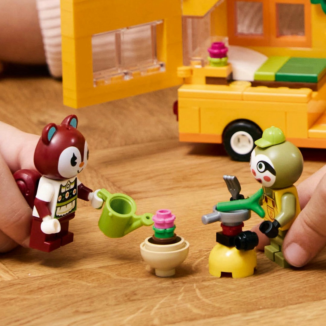 LEGO® Animal Crossing™ 77054 Gerds Wohnwagen & Gärtnerei