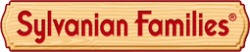 Sylvanian Families – offizielles Logo der niedlichen Wald-Tierspielwelt Sylvanian Families Logo – Schriftzug auf Holztafel mit idyllischem, naturinspiriertem Hintergrund