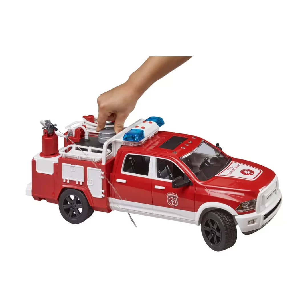 Bruder 02544 RAM 2500 Feuerwehreinsatzwagen mit Light + Sound Modul