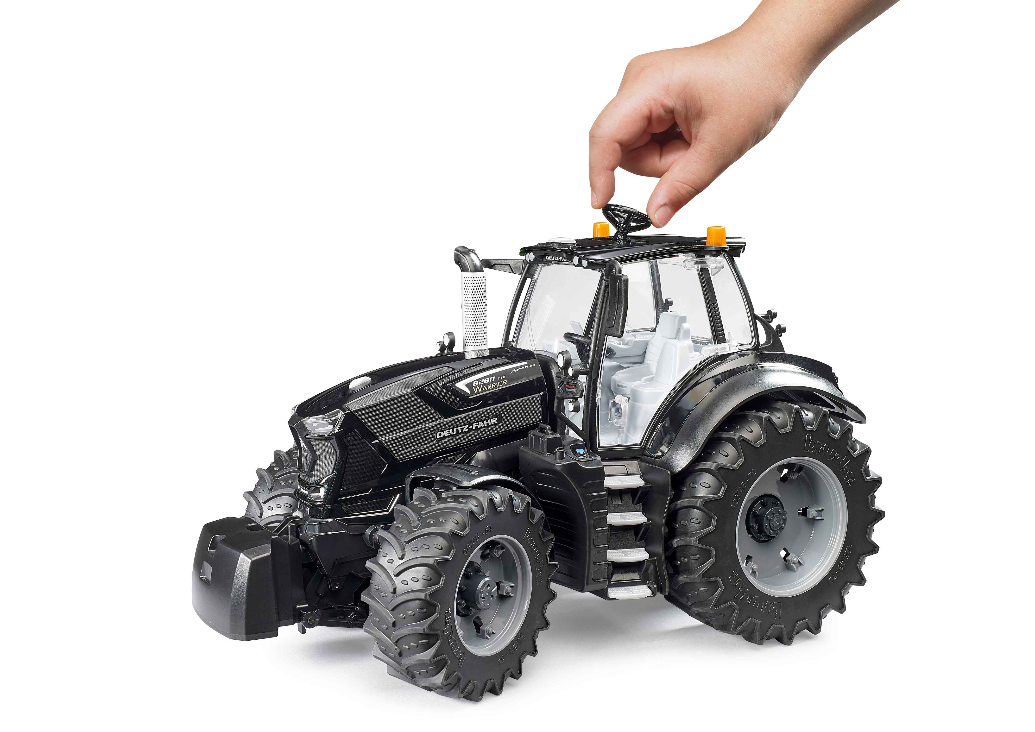 BRUDER 03162 - DEUTZ-FAHR 8280 TTV Warrior - Bild 4