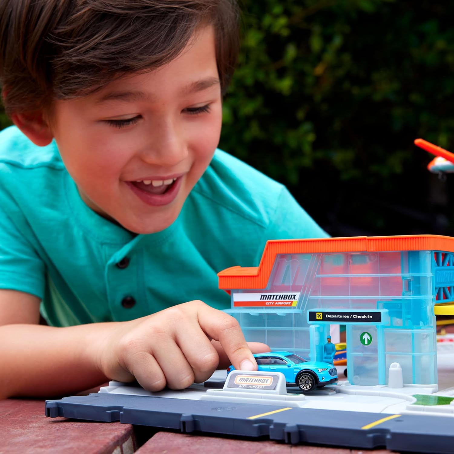 Matchbox Flughafen Abhebe-Abenteuer-Spielset mit 1 Die-Cast-Audi und 1 Flugzeug aus Kunststoff