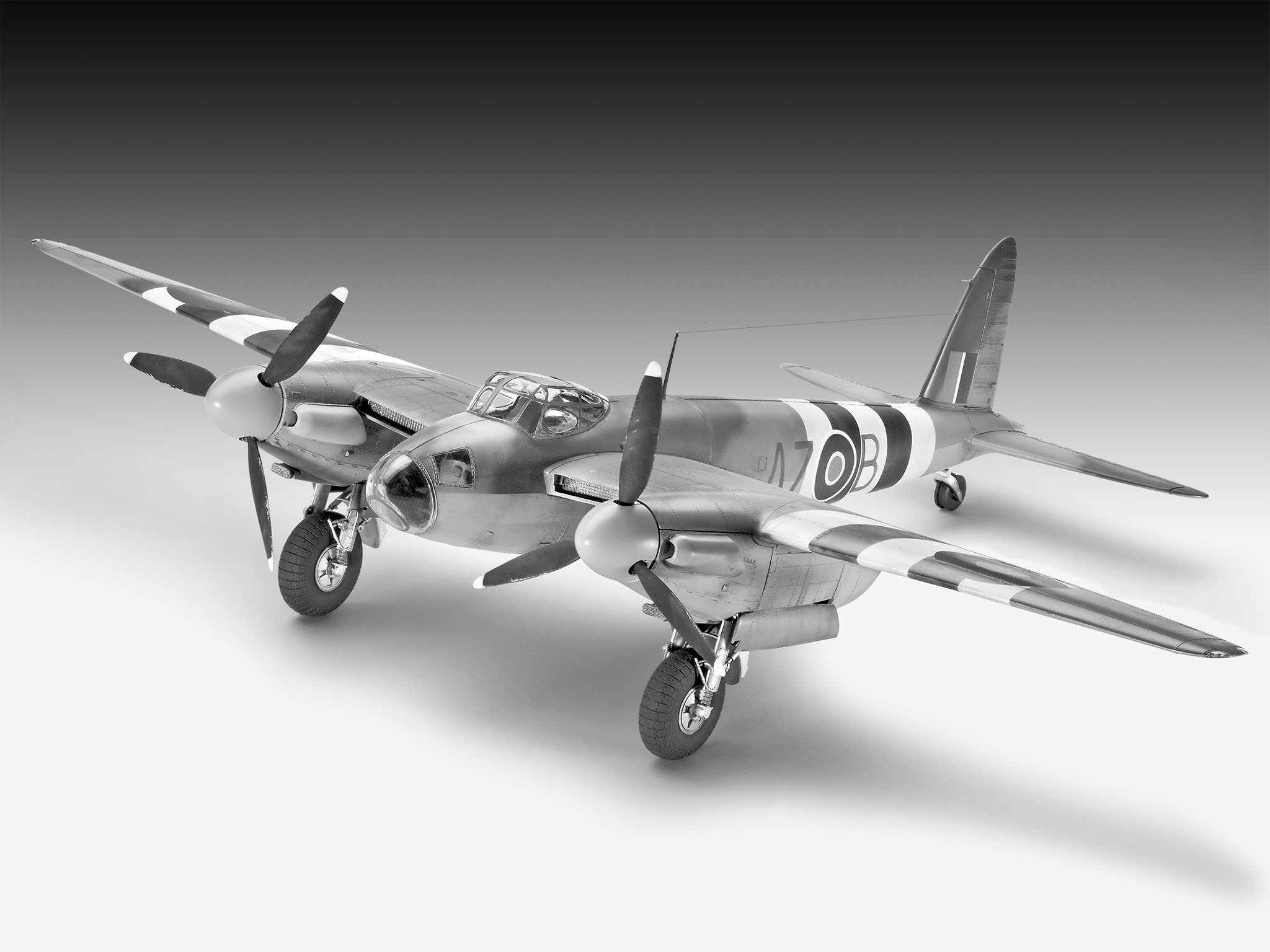 Revell 04758 De Havilland Mosquito Mk.IV Modellbausatz Flugzeug, Fahrzeug, Kampfflugzeug, Bomber