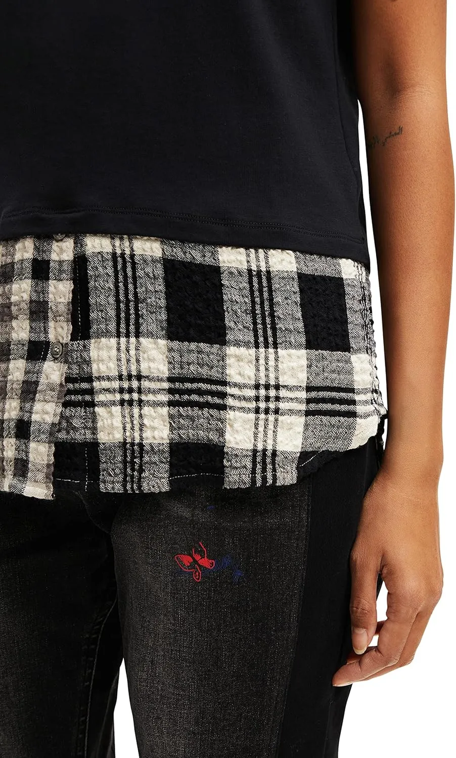 Desigual Damen T-Shirt - Schwarzes T-Shirt mit Karodetail und „Loving“-Print 22WWTKAF2006 GR. M