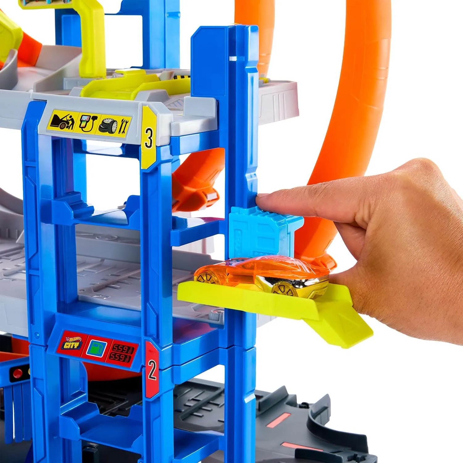 Hot Wheels City Mega-Parkgarage-Spielset mit 1 Die-Cast-Spielzeugauto und 1 Spielzeug-Hubschrauber im Maßstab 1:64 Hot Wheels City Mega-Parkgarage-Spielset mit 1 Die-Cast-Spielzeugauto und 1 Spielzeug-Hubschrauber im Maßstab 1:64