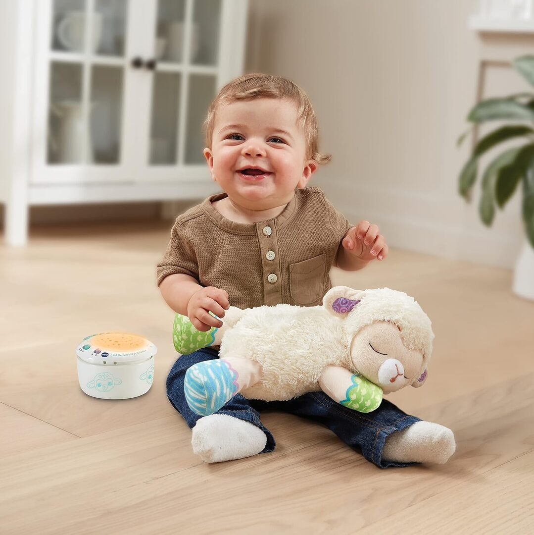 VTech 3-in-1 Sternenlicht-Schäfchen Projektion, Musik & Kuscheltier ab 0,5 Jahr VTech 3-in-1 Sternenlicht-Schäfchen aus weichem Plüsch mit abnehmbarem Projektormodul, 3 Lichtschablonen, 3 Liedern, 40 Melodien, 25 Natur-Sounds, Timer & Geräusch-Sensor, ab 0,5 J., Kopf, Gesicht, Glücklich, Sitzend, Lachendes Baby, Kopf, Gesicht, Glückl