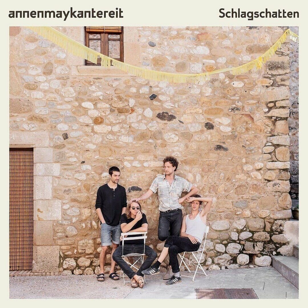 Annenmaykantereit_-_Schlagschatten, Mauer, Hosen, Leute, Photographie, Portrait