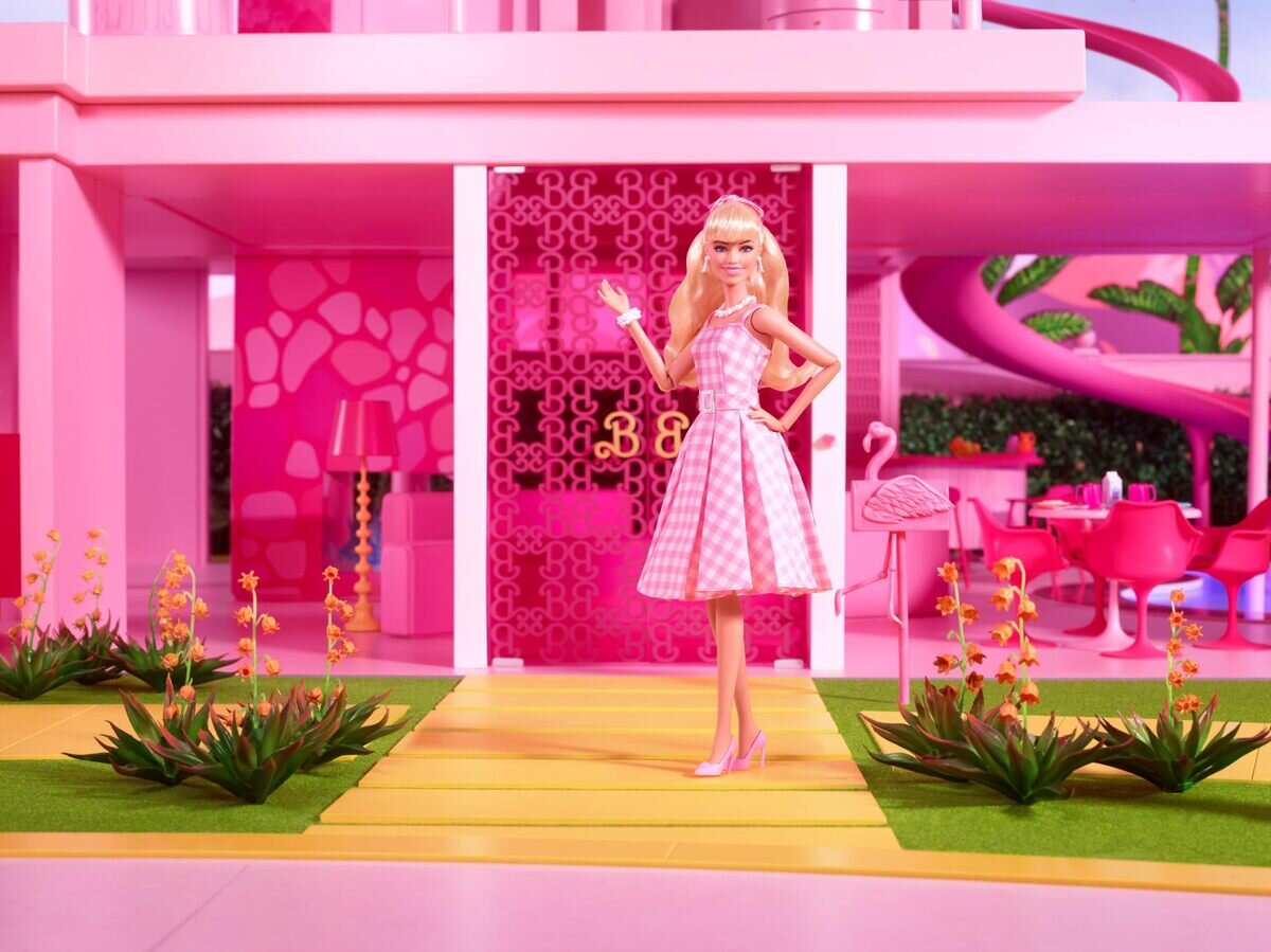 Mattel, Barbie, THE, MOVIE, Puppe, im, rosa-weißen, Kleid, HPJ96