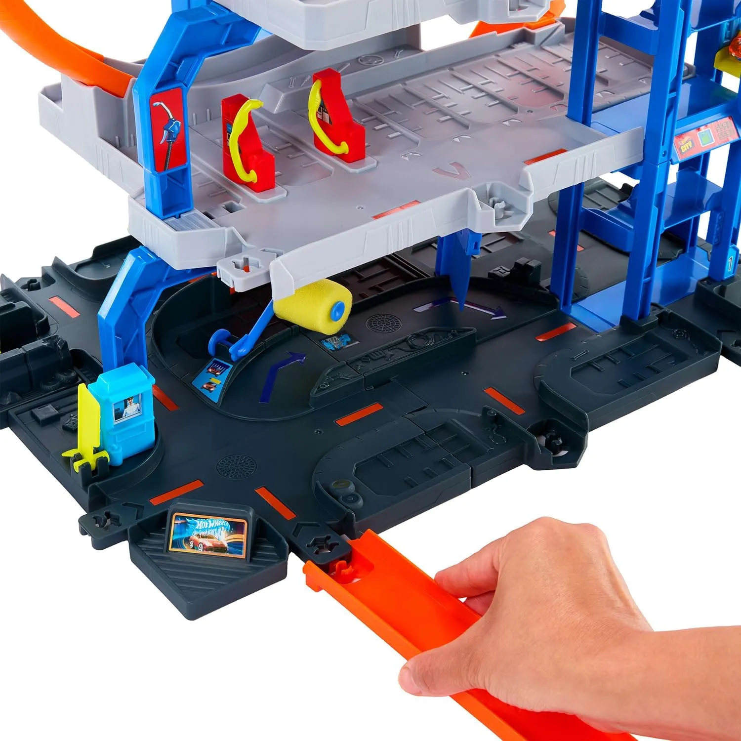 Hot Wheels City Mega-Parkgarage-Spielset mit 1 Die-Cast-Spielzeugauto und 1 Spielzeug-Hubschrauber im Maßstab 1:64 Hot Wheels City Mega-Parkgarage-Spielset mit 1 Die-Cast-Spielzeugauto und 1 Spielzeug-Hubschrauber im Maßstab 1:64